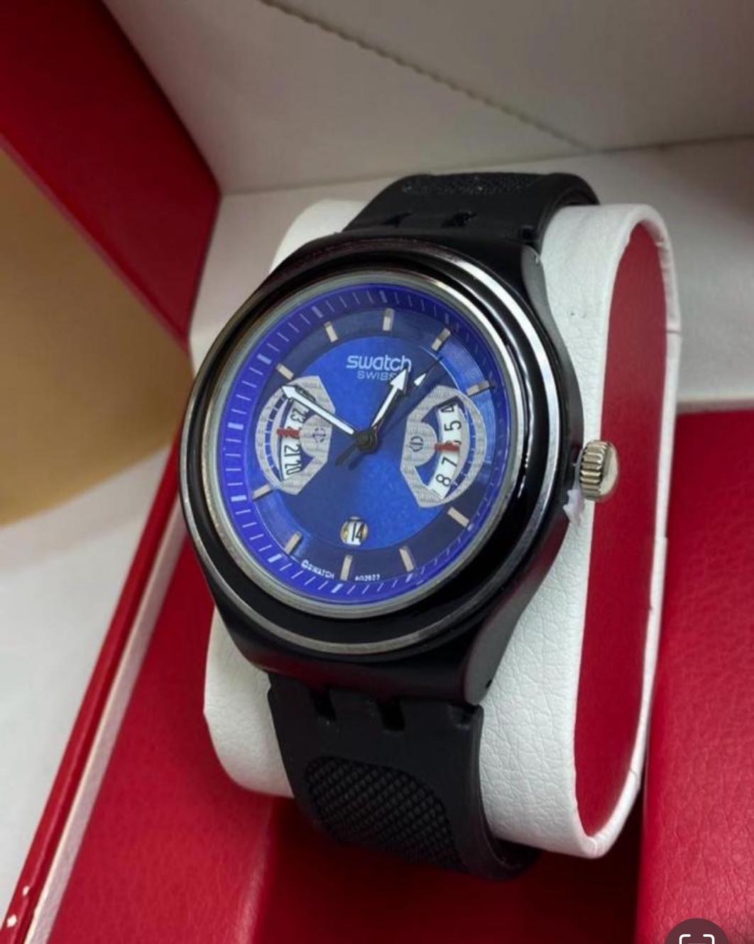 Montre Swatch Chronographe à Bracelet en Caoutchouc Bleu - Sportive et Élégante