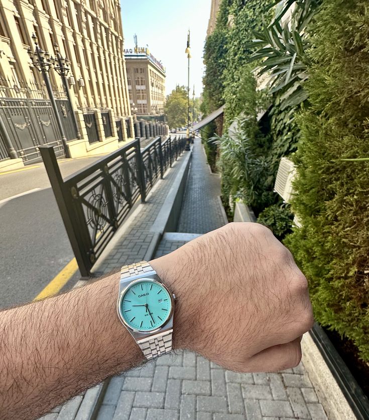 Montre Homme Casio Classique – Bracelet Acier Inoxydable Argent – Cadran blue