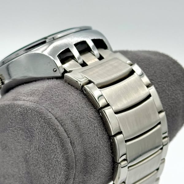 Montre Swatch Irony Swiss – Cadran bleu profond & élégance acier