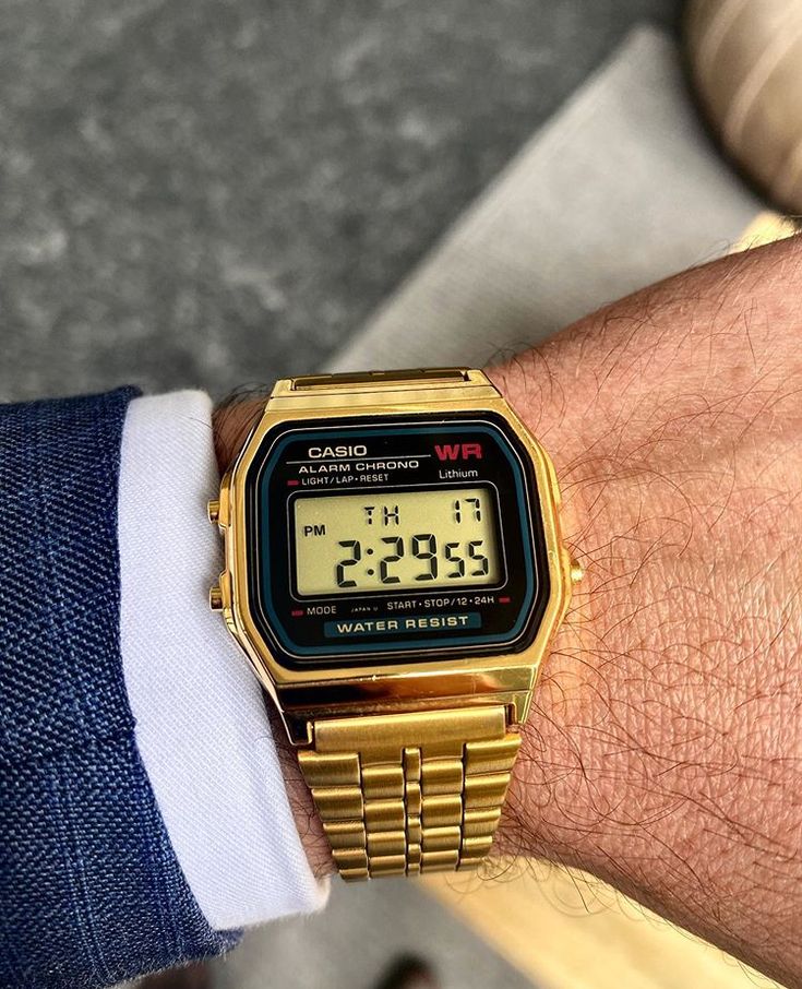 Casio GOLD A159w - Bracelet Acier Inoxydable – Alarme, Chronomètre, Étanche – Style Vintage Iconique