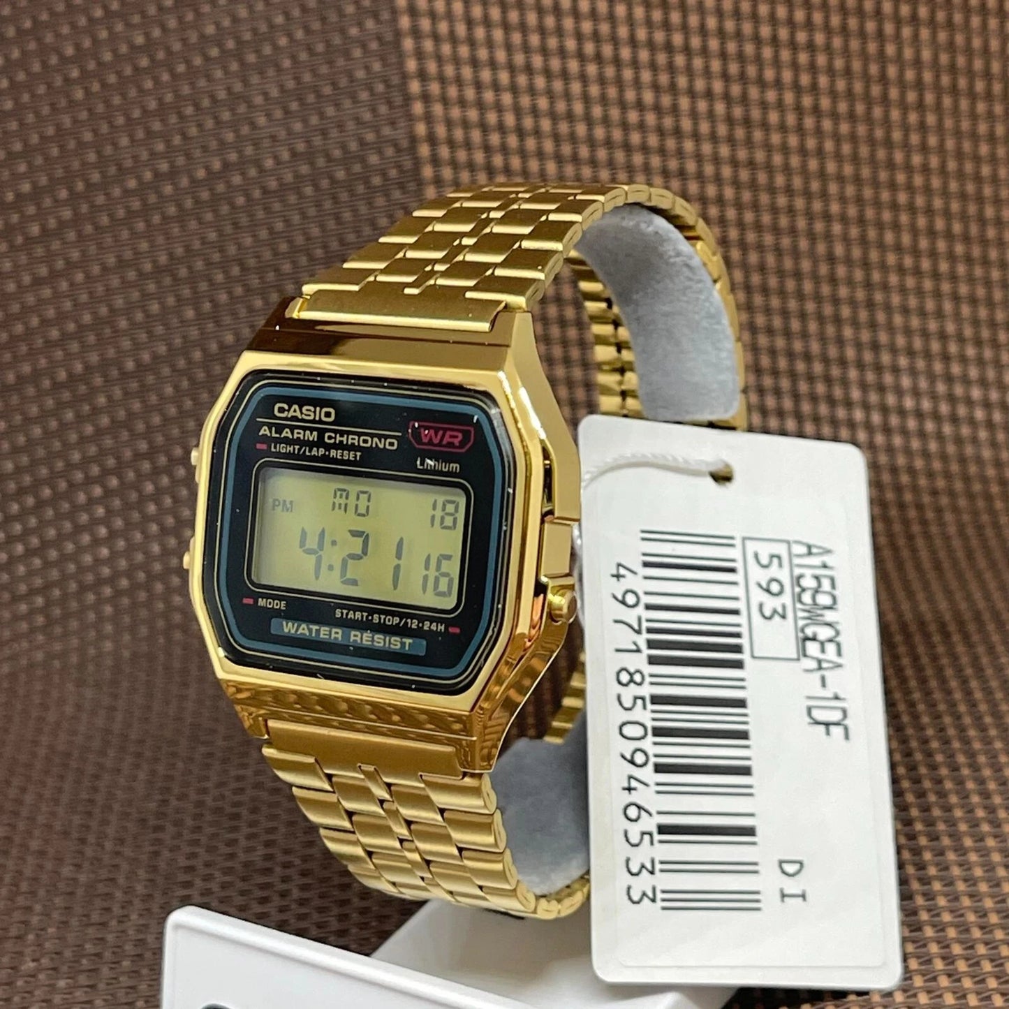 Casio GOLD A159w - Bracelet Acier Inoxydable – Alarme, Chronomètre, Étanche – Style Vintage Iconique
