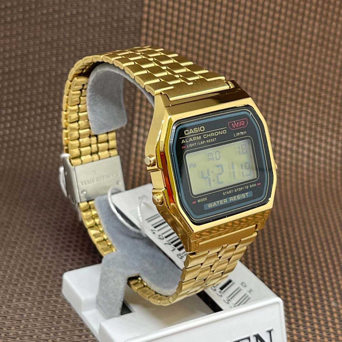 Casio GOLD A159w - Bracelet Acier Inoxydable – Alarme, Chronomètre, Étanche – Style Vintage Iconique
