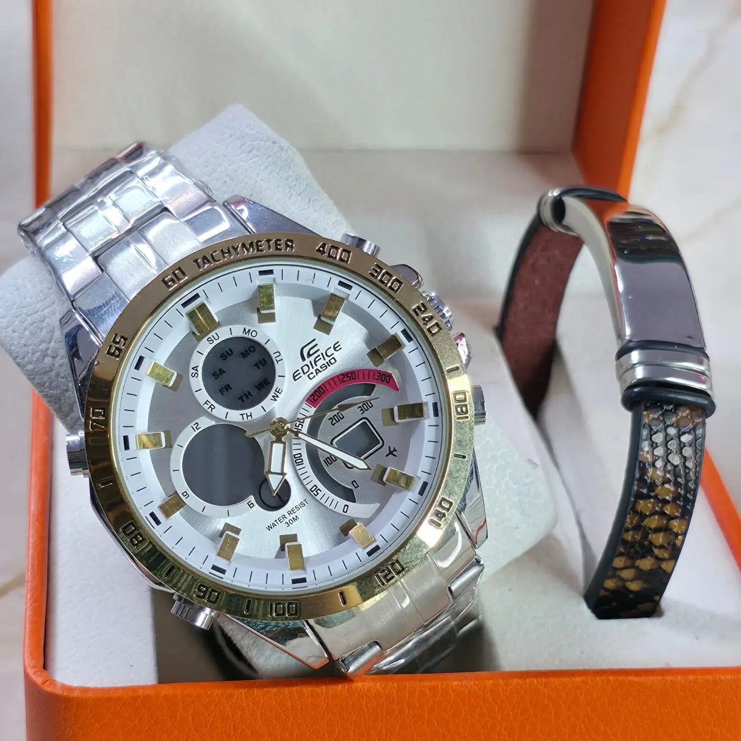 Montre Chronographe Casio Edifice Homme Bicolore – Cadran Blanc, Acier Inoxydable et Lunette Dorée, Modèle EFR-560