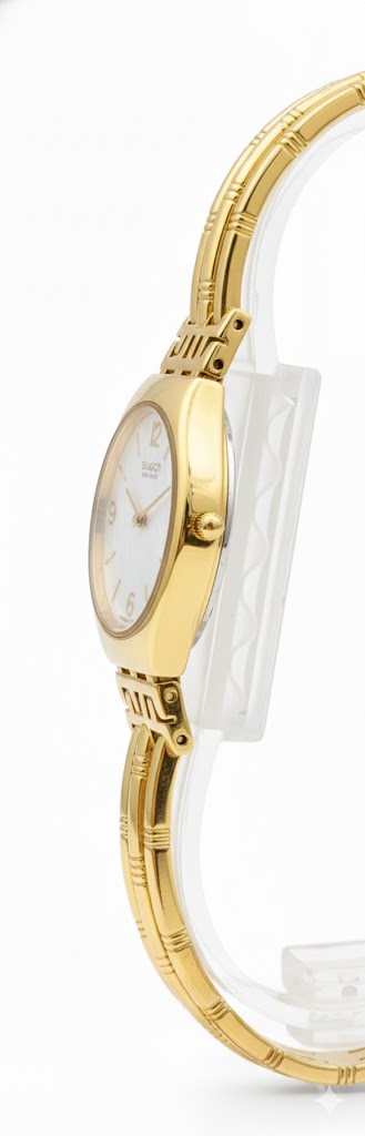 Swatch Or Jaune & Nacre: Montre Bangle Luxe avec Cadran Mère-Perle
