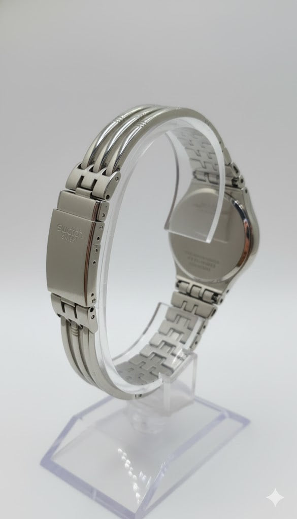 swatch Montre Bangle Acier Inoxydable et Cadran Noir (Black Dial & Silver Bangle Watch)